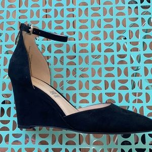 Black Pointed Toe Suede Wedges